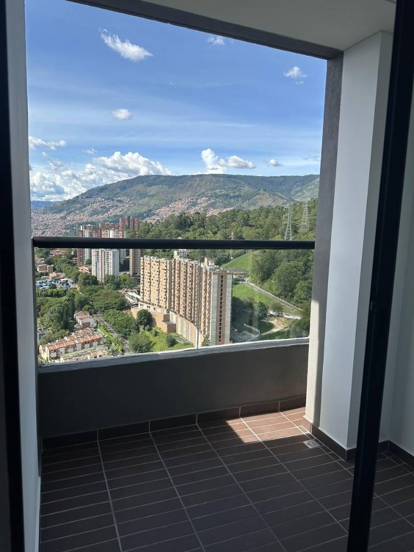 Apartamento en arriendo en Las Palmas, Medellín · foto 4 de 24