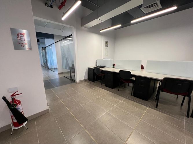 Oficina en arriendo en El Poblado, Medellín, 245 m² · foto 8 de 20