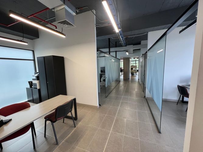 Oficina en arriendo en El Poblado, Medellín, 245 m² · foto 15 de 20