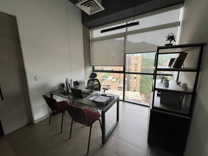 Oficina en arriendo en El Poblado, Medellín, 245 m² · foto 2 de 20