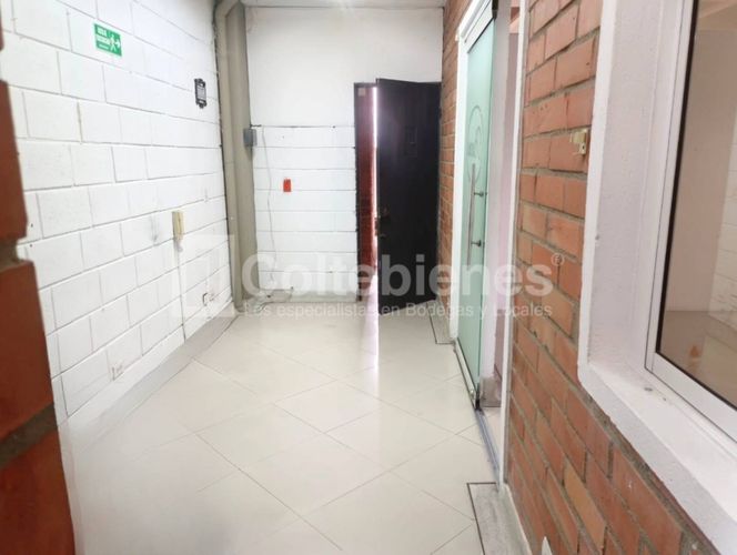 Bodega en arriendo en Santa Fe, Medellín, 100 m² · foto 13 de 17