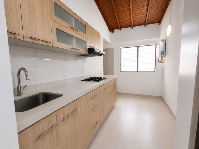 Apartamento de 3 alcobas en arriendo en Belén, Medellín, 90 m² · foto 2 de 17