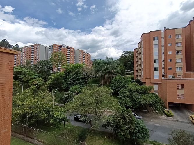 Apartamento de 3 alcobas en arriendo en Belén, Medellín, 90 m² · foto 11 de 17