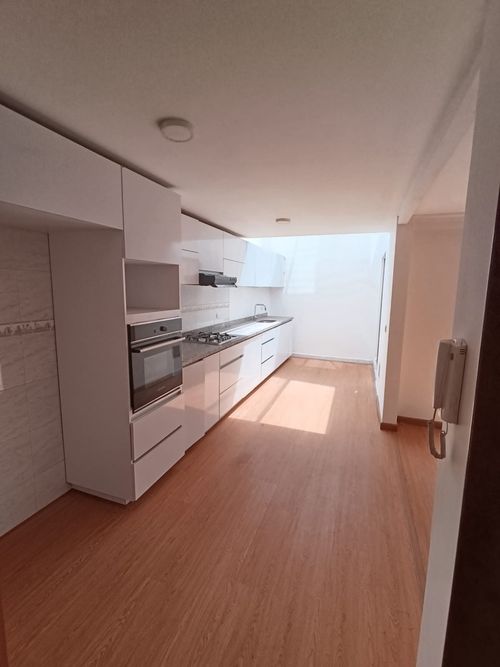 Casa de 3 alcobas en venta en Atenas, Bogotá, 202 m² · foto 2 de 20