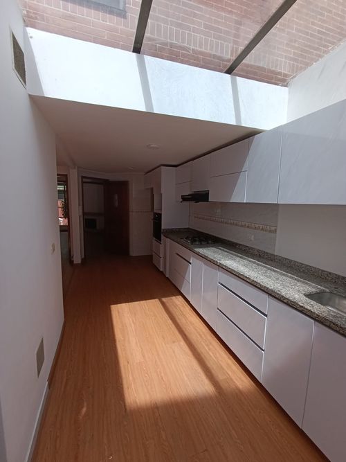 Casa de 3 alcobas en venta en Atenas, Bogotá, 202 m² · foto 3 de 20