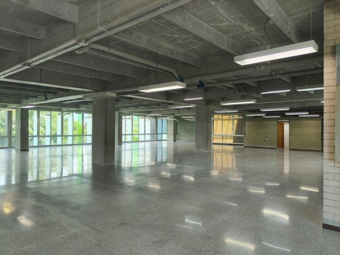 Oficina en arriendo en Rodeo Alto, Medellín, 596 m² · foto 4 de 6