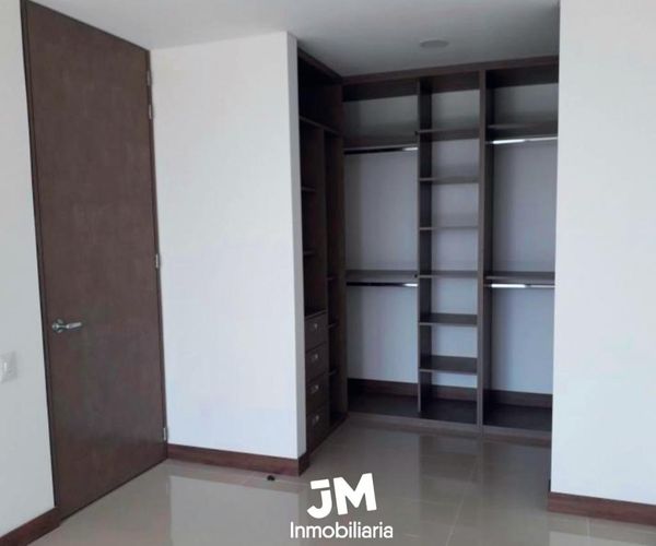 Apartamento de 3 alcobas en venta en Seminario, Cali, 206 m² · foto 8 de 16