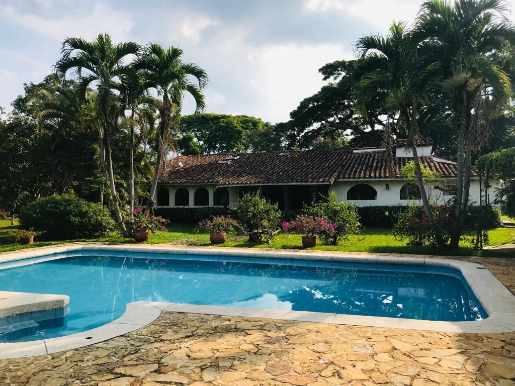 Casa en Arriendo en Pance, Cali