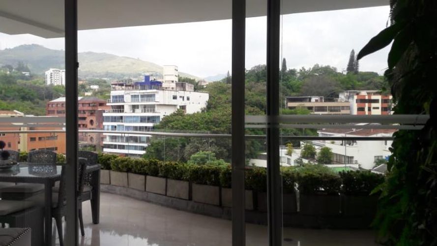 Apartamento en venta en Bellavista, Cali · foto 4 de 24