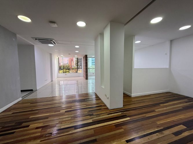 Oficina en arriendo en Los Balsos, Medellín, 138 m² · foto 4 de 7