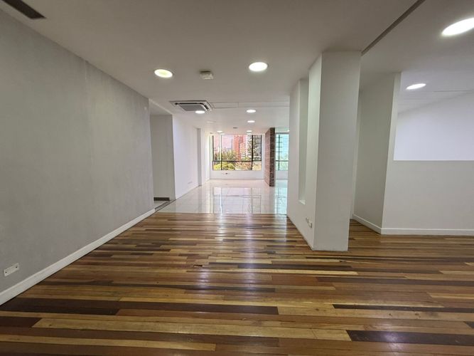 Oficina en arriendo en Los Balsos, Medellín, 138 m² · foto 5 de 7