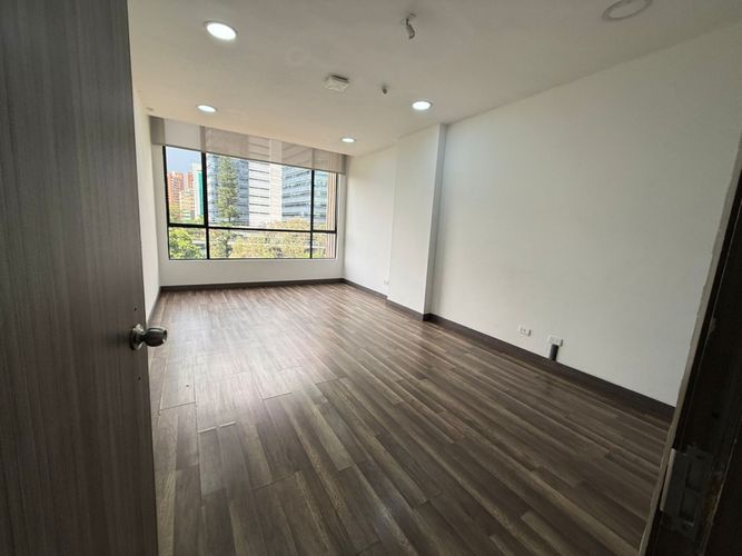 Oficina en arriendo en Los Balsos, Medellín, 138 m² · foto 6 de 7