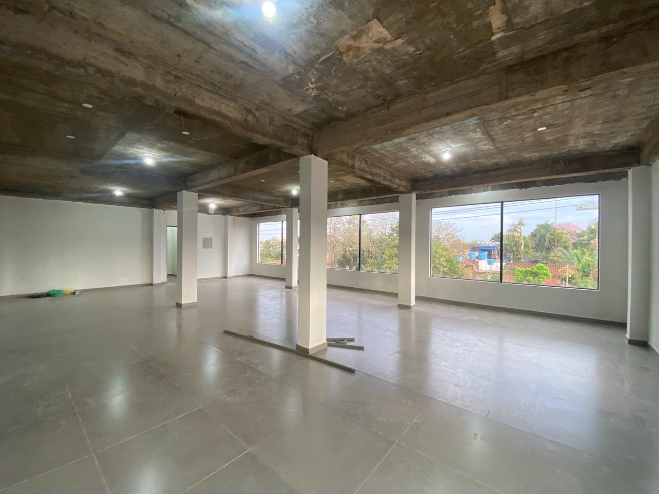Oficina corporativa de 180 m² en alquiler | Km 9 Acaray — foto 2