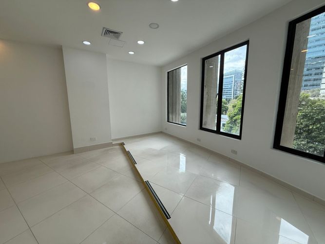 Oficina en arriendo en Los Balsos, Medellín, 92 m² · foto 5 de 15
