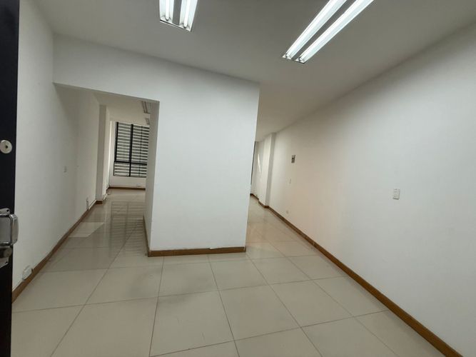 Oficina en arriendo en Los Balsos, Medellín, 46 m² · foto 5 de 6
