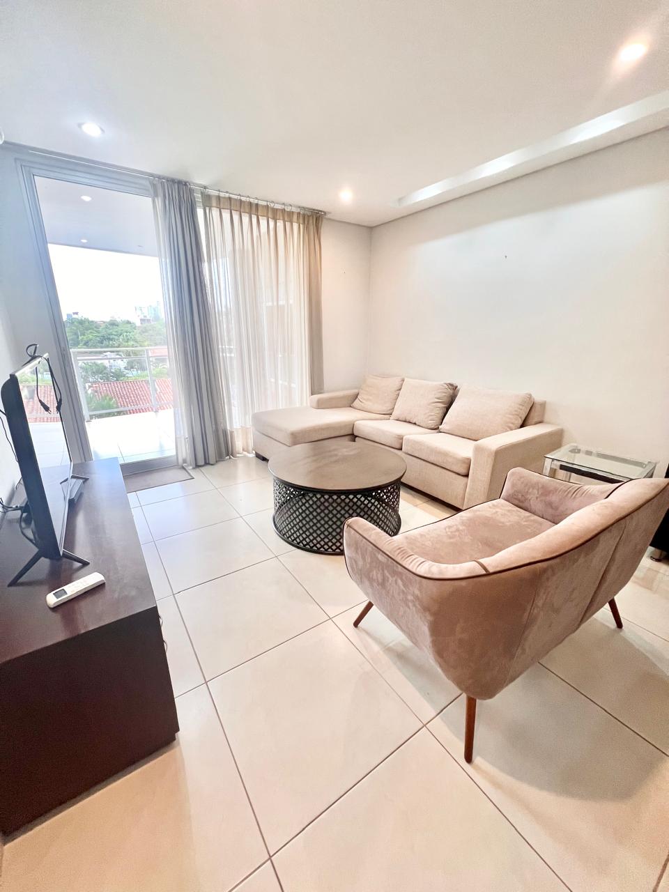En Alquiler Departamento Amoblado de 2 Habitaciones en Villa Morra A335 — foto 2