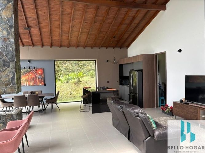 Casa de 4 alcobas en venta en San Felix, Bello, 1270 m² · foto 2 de 23
