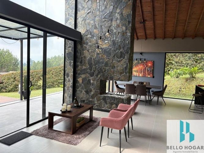 Casa de 4 alcobas en venta en San Felix, Bello, 1270 m² · foto 3 de 23