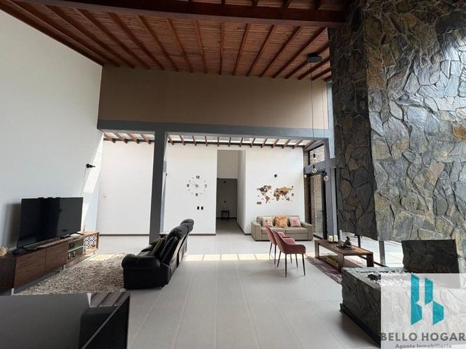 Casa de 4 alcobas en venta en San Felix, Bello, 1270 m² · foto 4 de 23