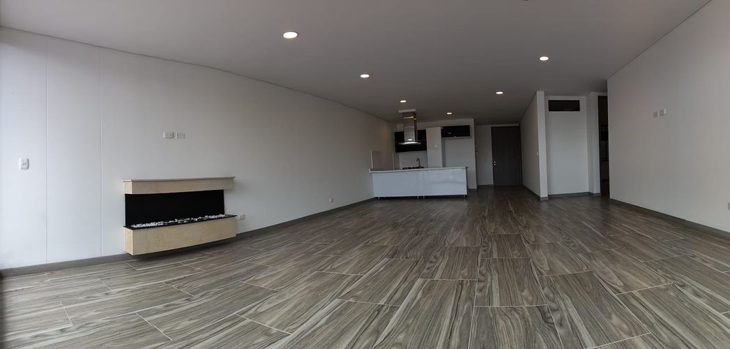 Apartamento de 3 alcobas en venta en Niza, Bogotá, 132 m² · foto 2 de 21