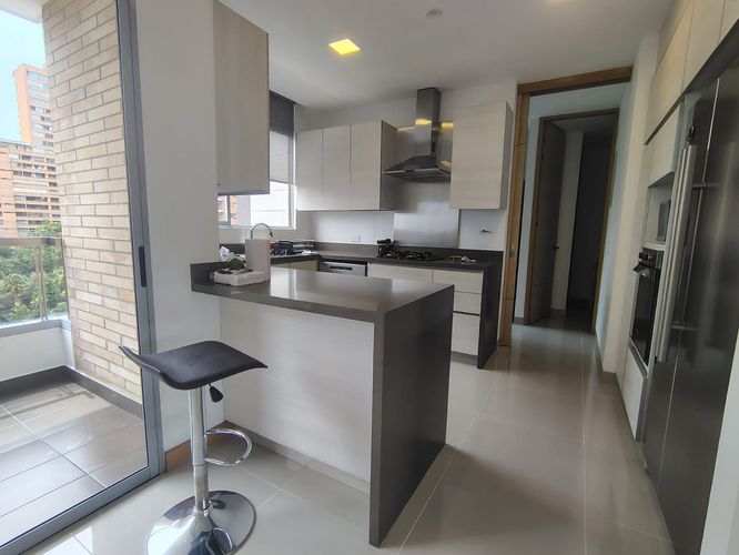 Apartamento de 3 alcobas en arriendo en El Poblado, Medellín, 190 m² · foto 6 de 20