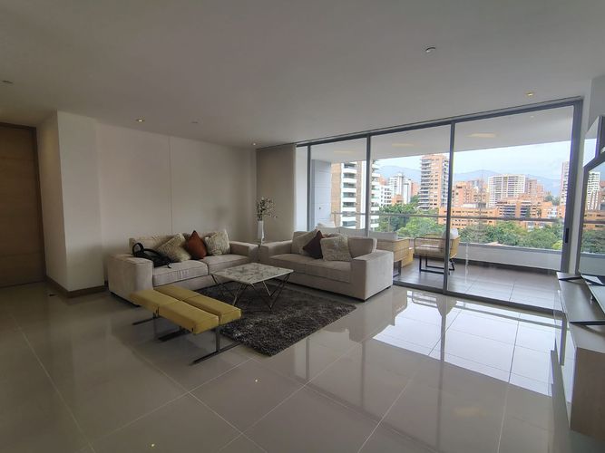 Apartamento de 3 alcobas en arriendo en El Poblado, Medellín, 190 m² · foto 2 de 20