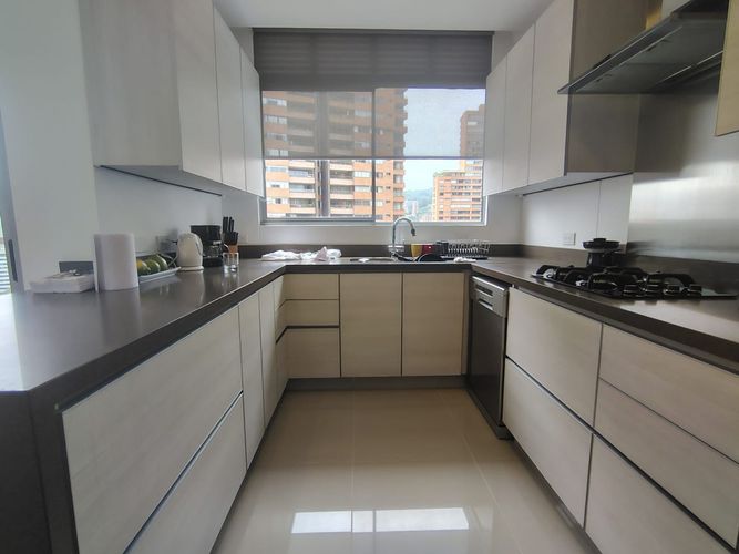 Apartamento de 3 alcobas en arriendo en El Poblado, Medellín, 190 m² · foto 4 de 20