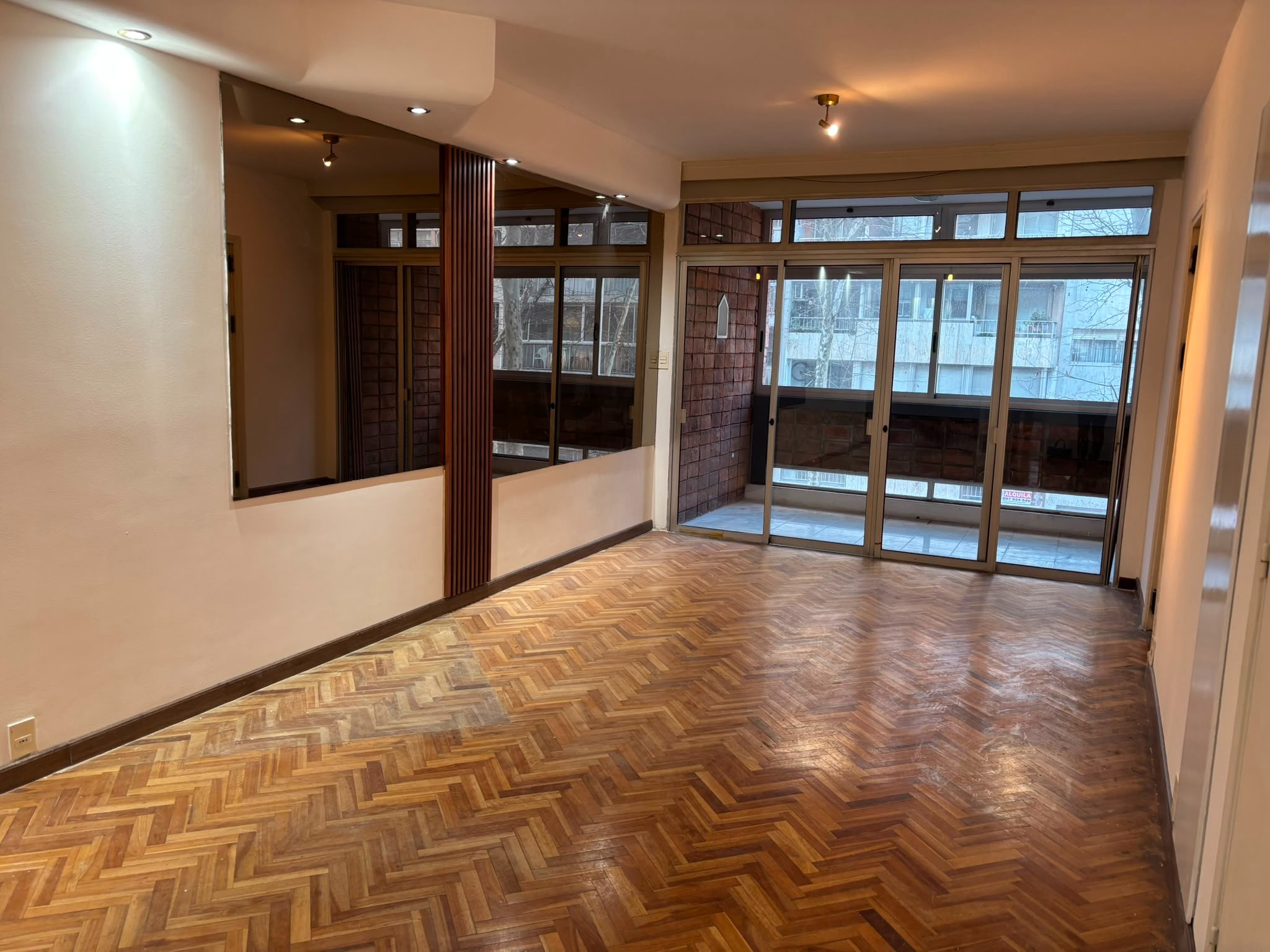 Alquiler Apartamento de 2 Dormitorios y Terraza en Pocitos · Foto 1