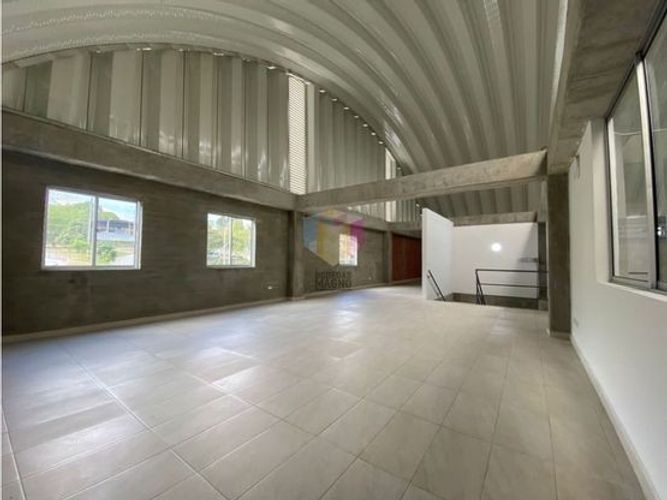 Bodega en arriendo en San Juan, Copacabana, 638 m² · foto 8 de 13