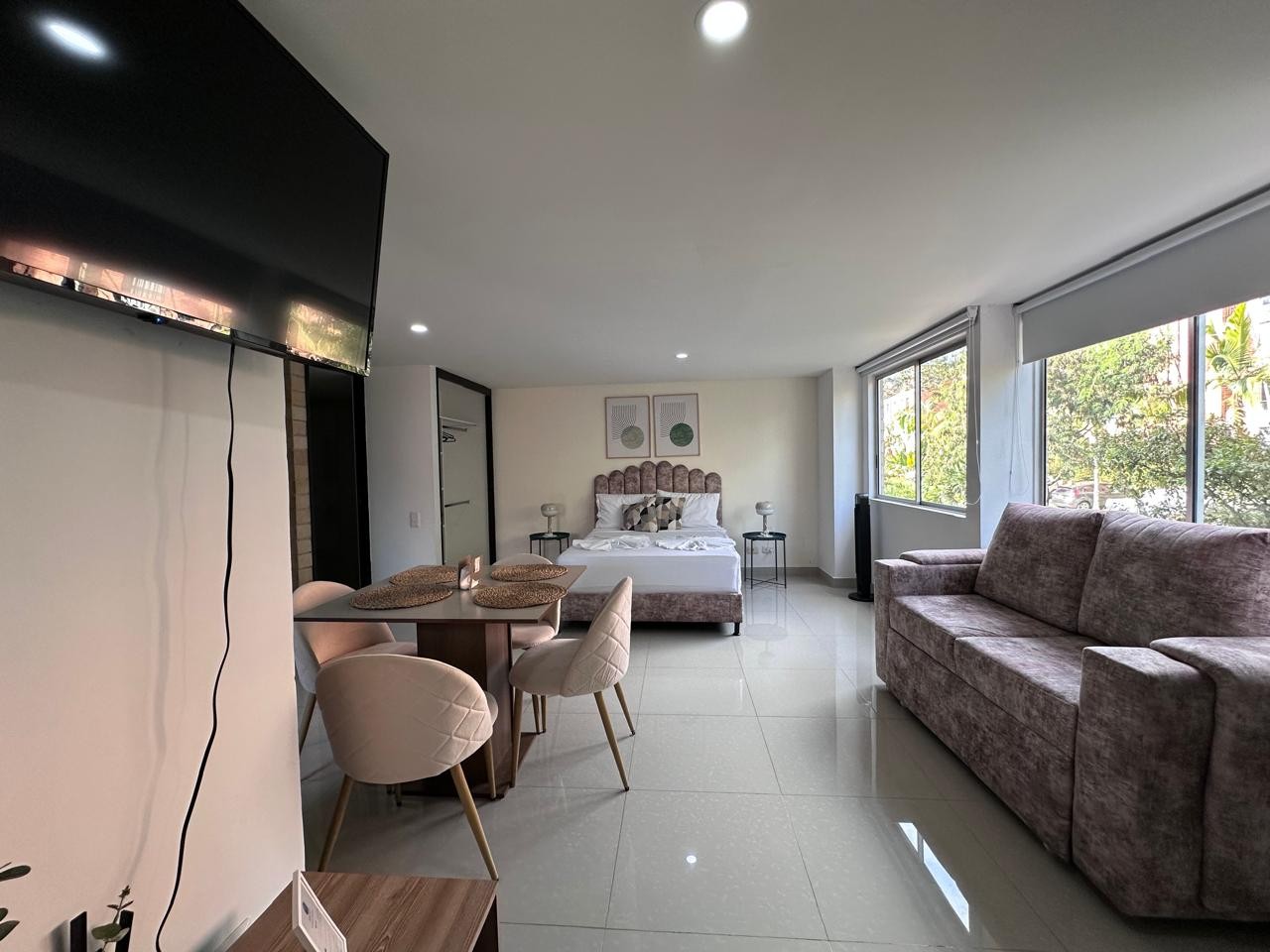 Apartamento en arriendo en El Poblado, Medellín · foto 3 de 16