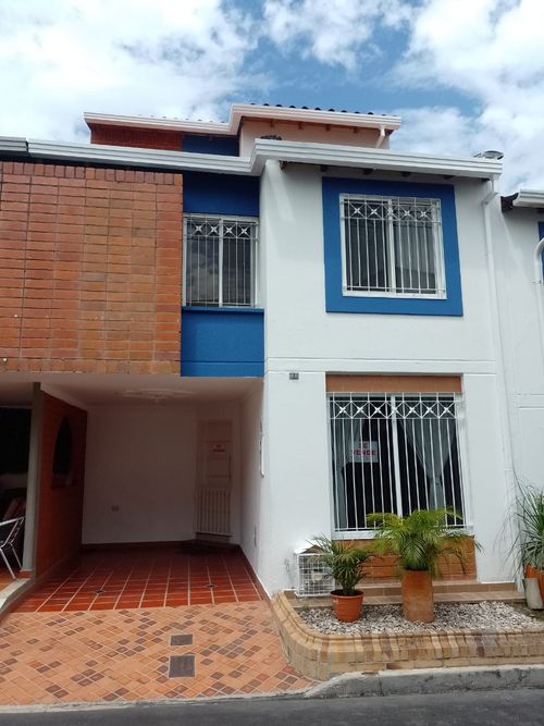 Casa de 4 alcobas en venta en Versalles, Floridablanca, 158 m² · foto 2 de 24