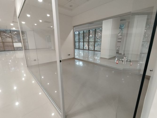 Oficina en arriendo en El Poblado, Medellín, 418 m² · foto 3 de 19