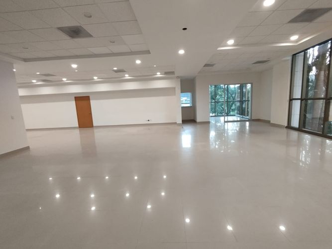 Oficina en arriendo en El Poblado, Medellín, 418 m² · foto 7 de 19