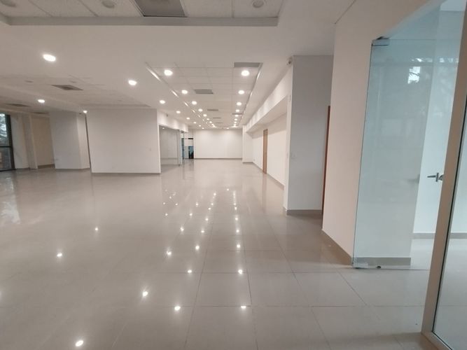 Oficina en arriendo en El Poblado, Medellín, 418 m² · foto 10 de 19