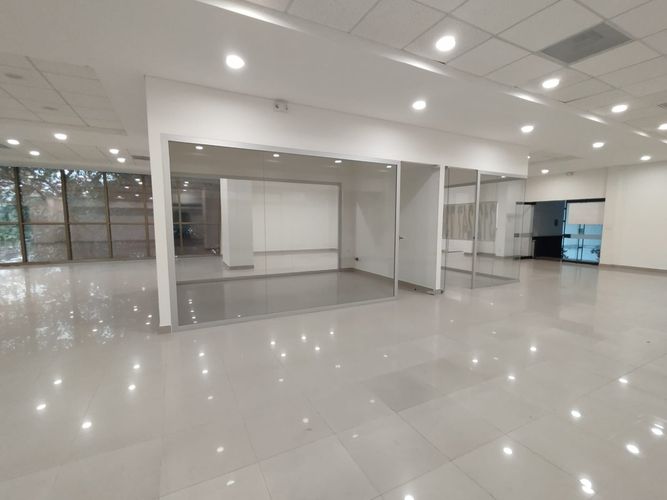 Oficina en arriendo en El Poblado, Medellín, 418 m² · foto 14 de 19