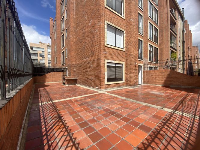 Apartamento de 1 alcoba en venta en Chicó Navarra, Bogotá, 52 m² · foto 2 de 18