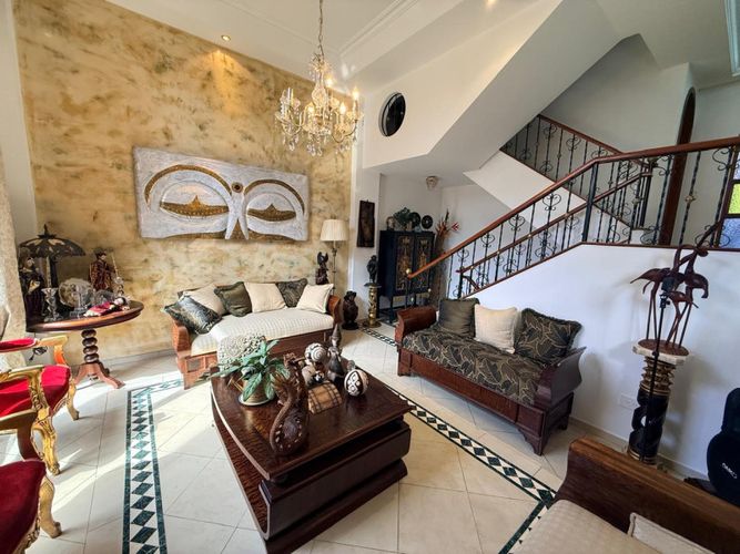 Casa de 4 alcobas en venta en Club De Los Lagartos, Bogotá, 267 m² · foto 2 de 24