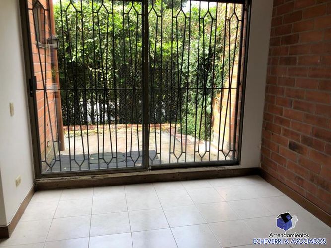 Casa de 2 alcobas en venta en Camino Verde, Envigado, 105 m² · foto 3 de 9
