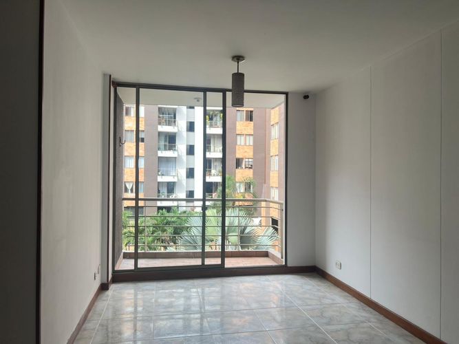 Apartamento de 3 alcobas en arriendo en Camino Verde, Envigado, 68 m² · foto 2 de 18