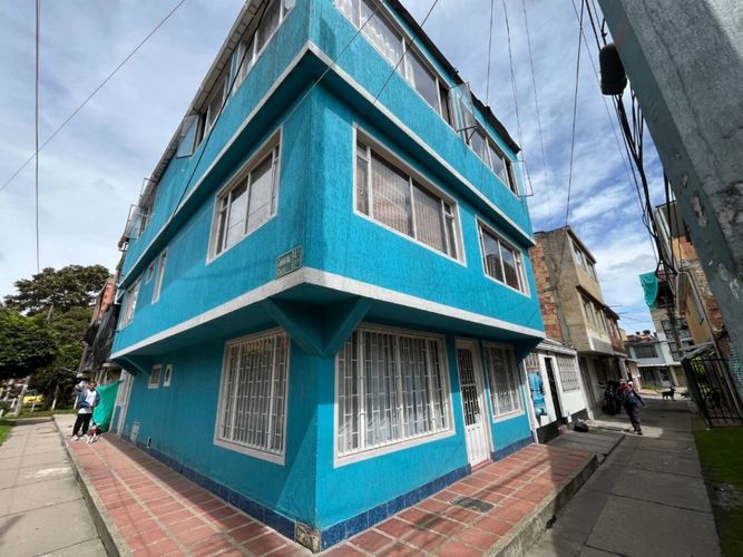 Casa de 7 alcobas en venta en Ciudad Quirigua, Bogotá, 76 m² · foto 2 de 24