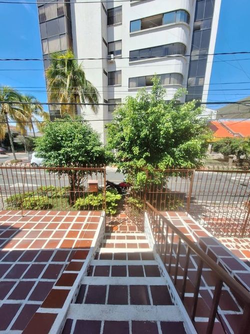 Casa de 4 alcobas en venta en El Bosque, Cali, 310 m² · foto 2 de 24