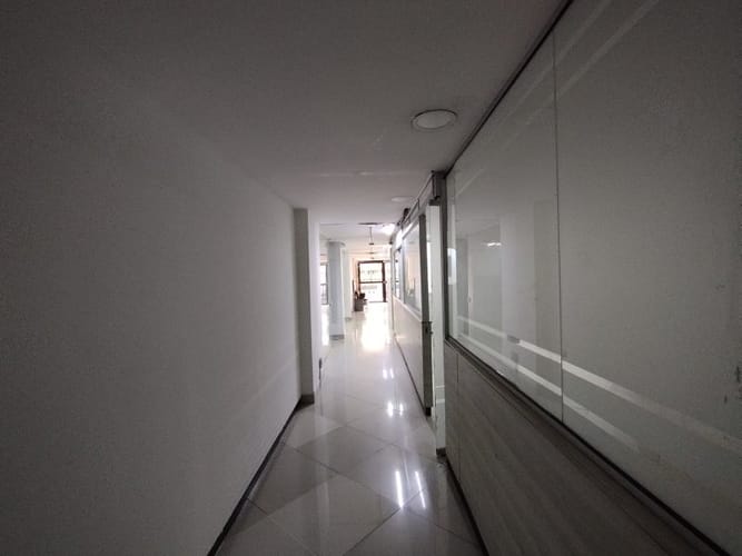 Oficina en arriendo en Suramericana, Medellín, 250 m² · foto 3 de 18