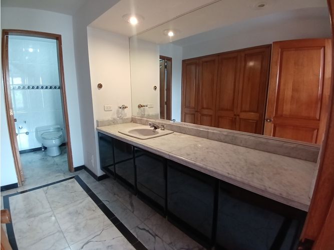 Apartamento de 3 alcobas en venta en Chicó Reservado, Bogotá, 217 m² · foto 17 de 24