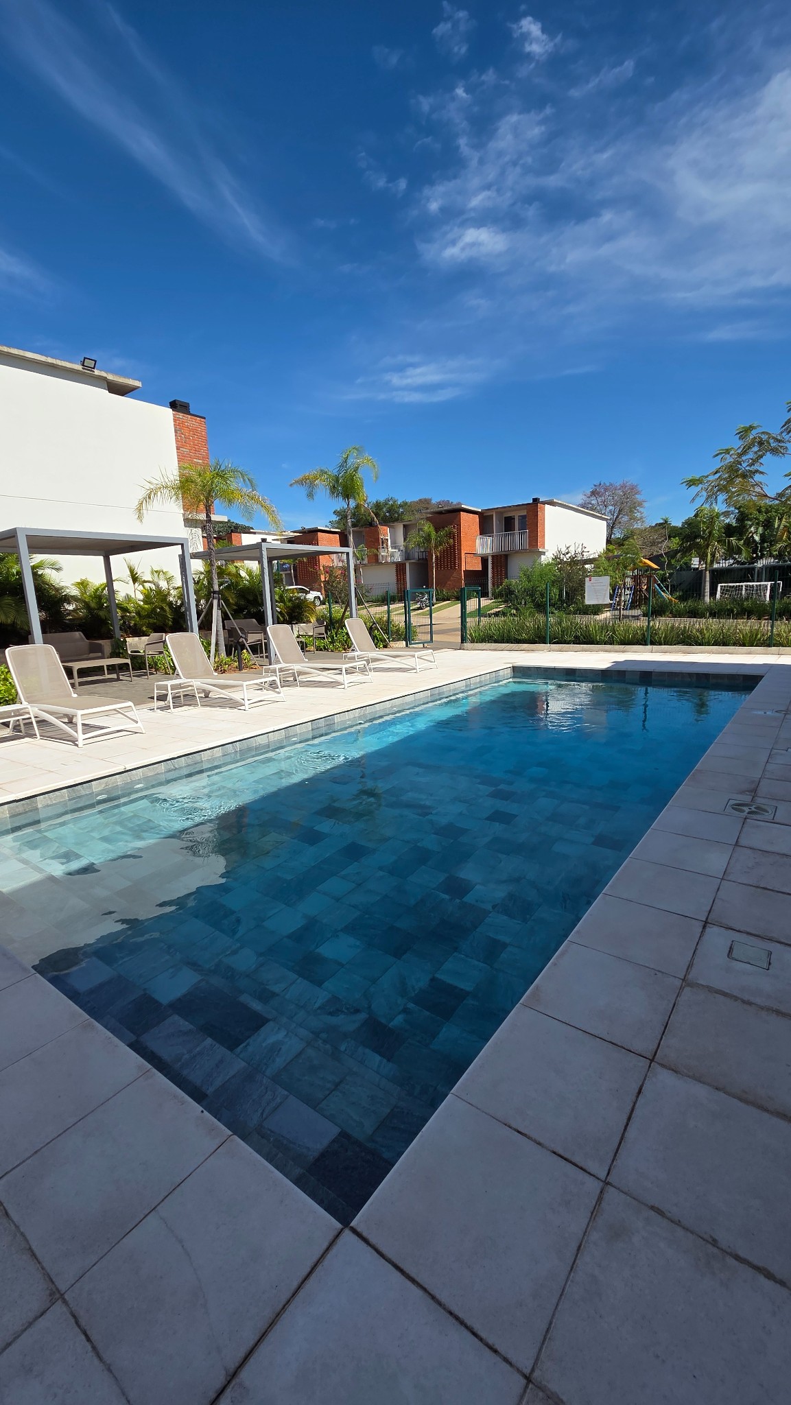 Oportunidad Única: Exclusiva Residencia en Venta en Luque, Zona Aeropuerto – ¡Precio de Oferta Irresistible! - foto 3