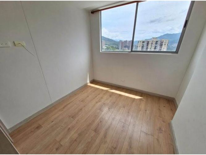 Apartamento de 3 alcobas en venta en Niquia, Bello, 79 m² · foto 4 de 8