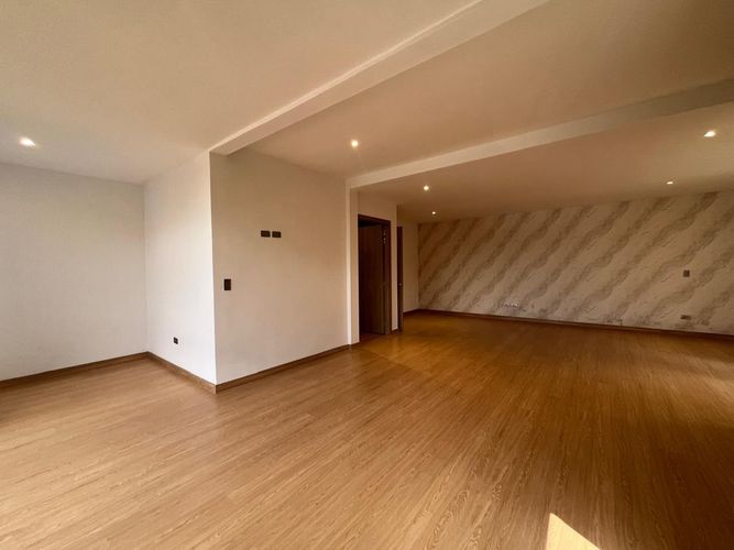Casa de 5 alcobas en venta en Escobero, Envigado, 320 m² · foto 11 de 20