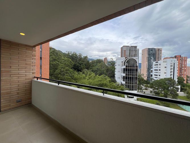 Apartamento de 2 alcobas en arriendo en El Poblado, Medellín, 85 m² · foto 3 de 20