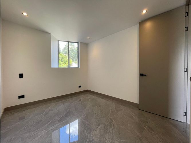 Apartamento de 2 alcobas en venta en San Jose, Sabaneta, 74 m² · foto 6 de 11