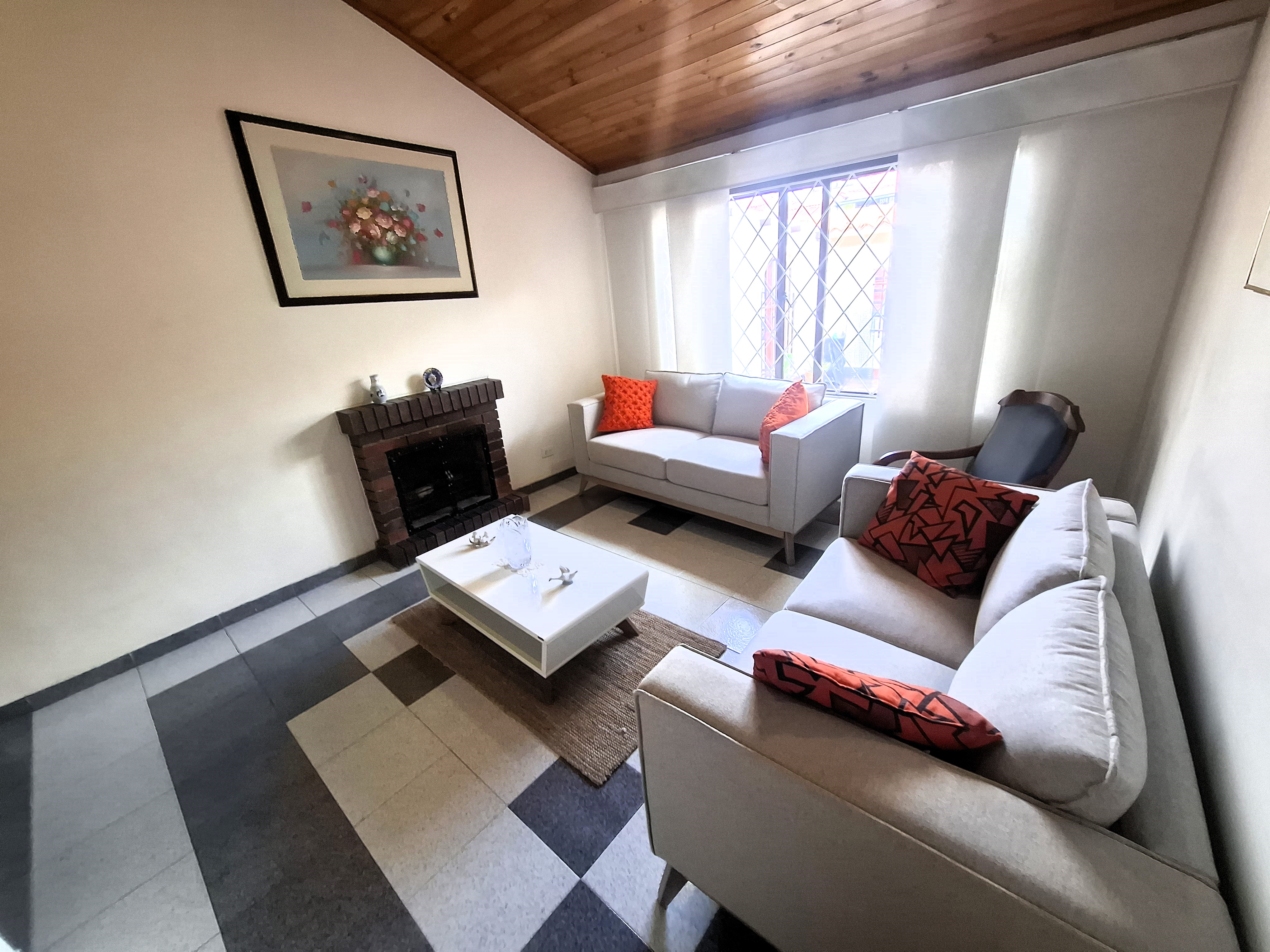 Casa en venta en Villa Magdala, Bogotá · foto 3 de 23