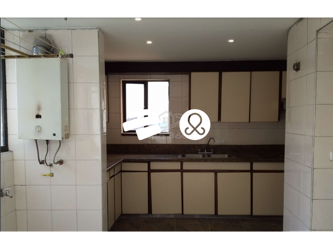 Apartamento de 4 alcobas en venta en Los Rosales, Bogotá, 168 m² · foto 15 de 18